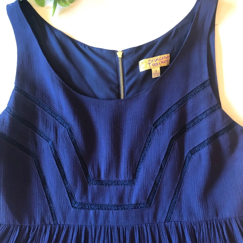 🆕{Princess by Vera Wang} Embroidery Floral Pleated Sleeveless Dress - Picture 2 of 7